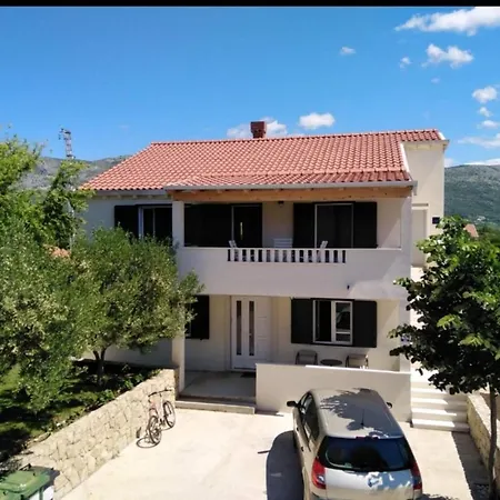 Apartments Mocici Apartment